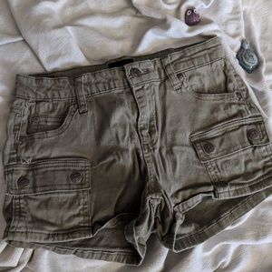 Olive Juniors cargo shorts